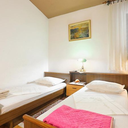 Apartments By The Sea Stanici, Omis - 1028 Tice Bilik gambar